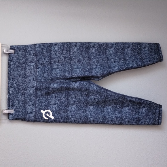 PELOTON LIKE NEW BLUE CAPRI LEGGINGS SIZE LARGE - Picture 3 of 7